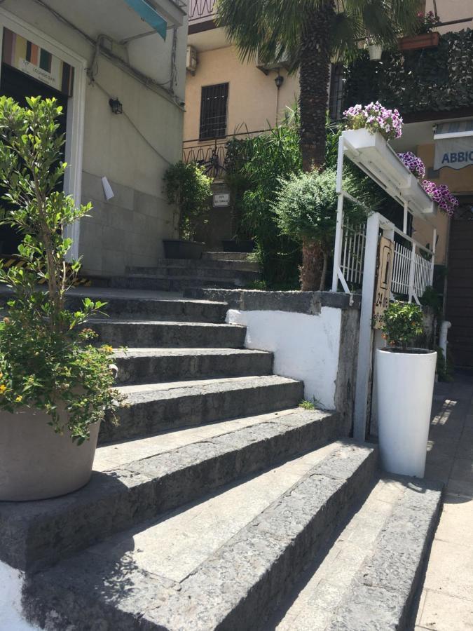 Corallo Holiday House Acitrezza アーチトレッツァ エクステリア 写真